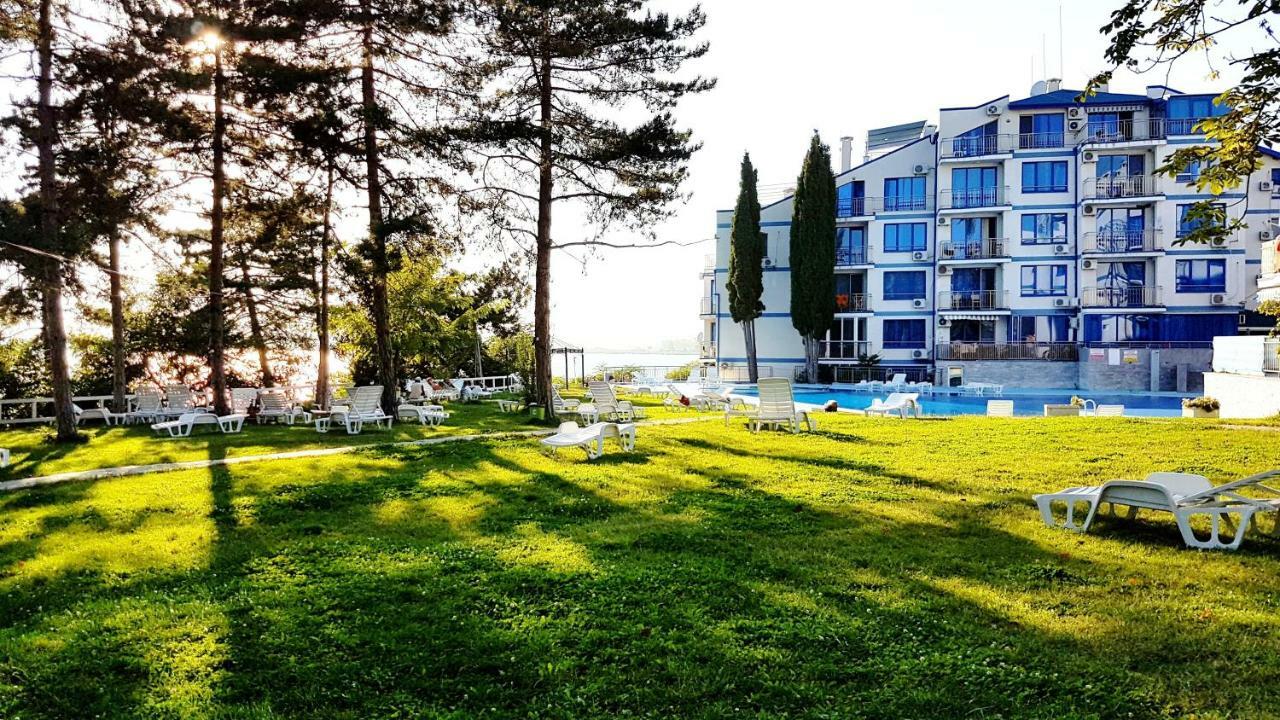 Апартаменты Blue Bay Sea View Поморие Экстерьер фото