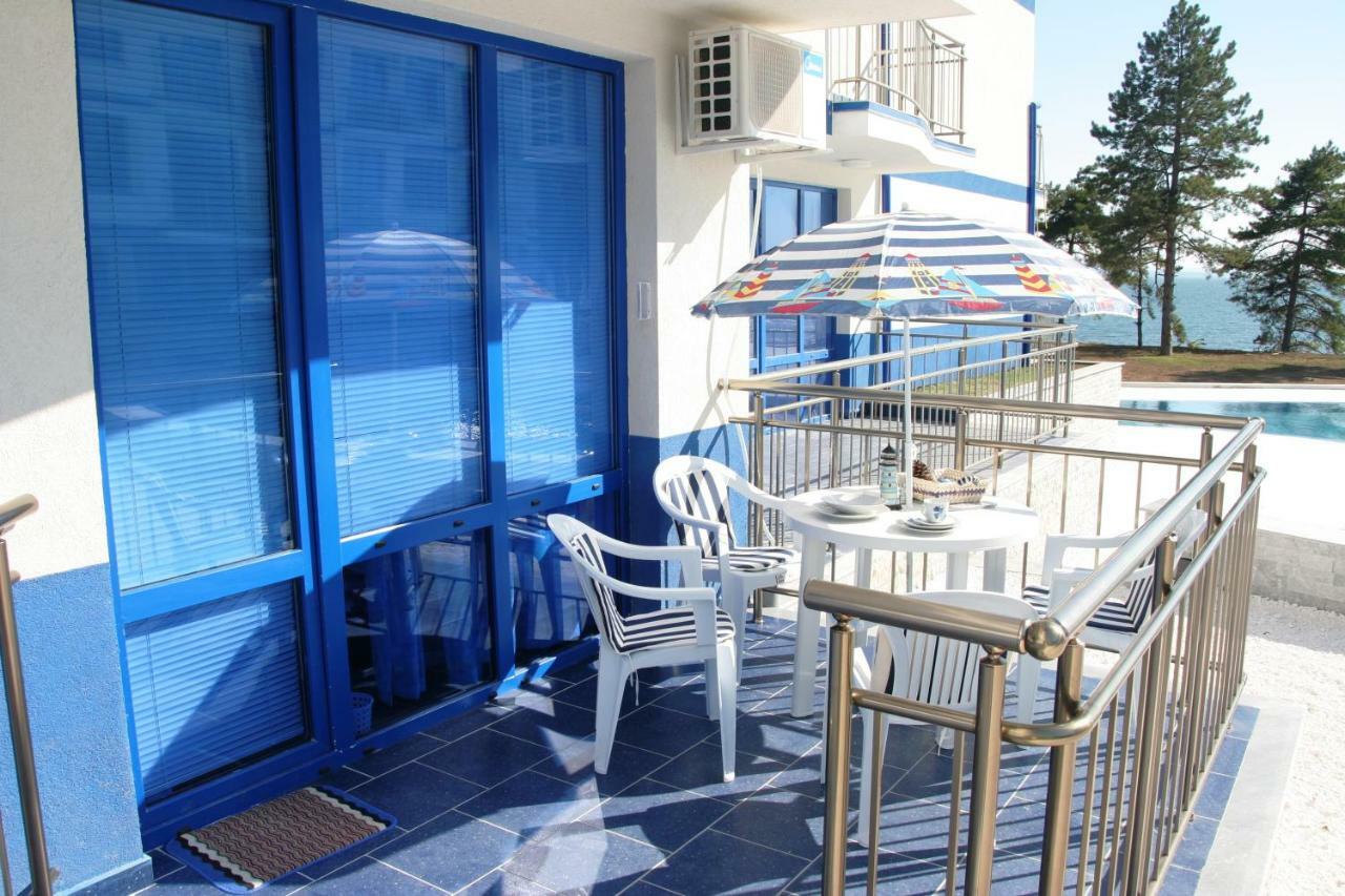 Апартаменты Blue Bay Sea View Поморие Экстерьер фото